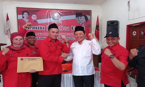 Gandeng Tokoh NU, Manajer PSISa Daftar Pilwalkot Salatiga 2024 di Kantor PDIP