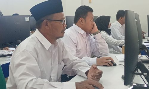 982 Orang Ikuti Tes CAT untuk PPS Pilkada 2024 di Semarang