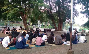 Puluhan Aktivis Mahasiswa Solo Diskusi Kaji Ulang Arah Reformasi