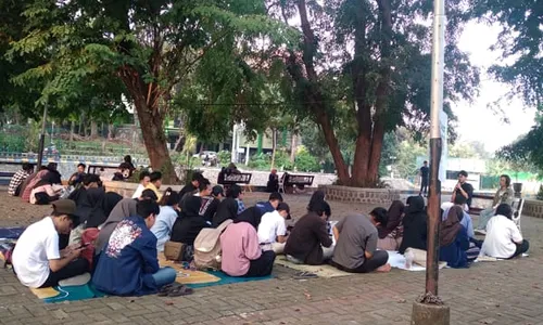 Puluhan Aktivis Mahasiswa Solo Diskusi Kaji Ulang Arah Reformasi