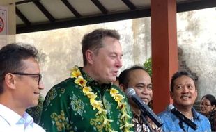 Makna Batik Bomba yang Dipakai Elon Musk Saat Peresmian Starlink di Indonesia