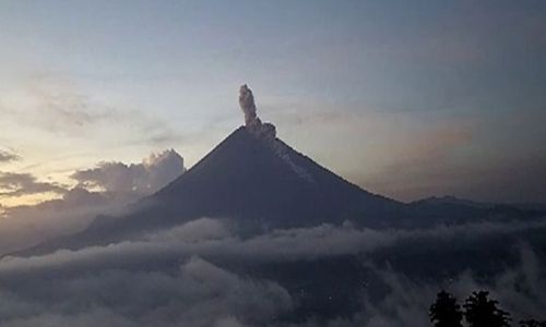 Gunung Semeru Erupsi Sabtu Sore, Luncurkan Awan Panas 3 Km