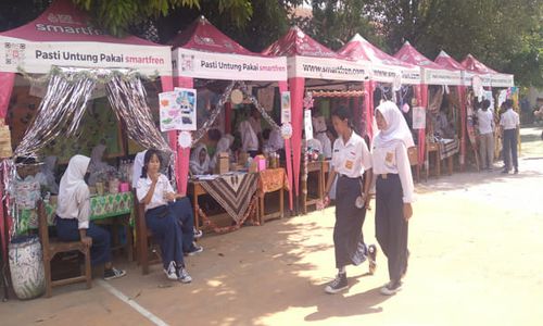 HUT Ke-64, SMPN 7 Solo Gelar Karya Murid