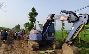 Jalan Usaha Tani Dikeruk, Seratusan Petani di Gabus Sragen Protes ke Pemdes