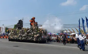 Meriah! Penampilan 41 Peserta Karnaval HUT ke-278 Sragen Pukau Penonton