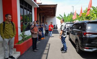 KPU Sragen Datangi Kantor DPC PDIP