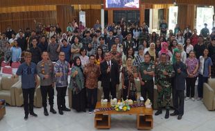 Siapkan Generasi Emas, FEB UKSW Gelar Kuliah Umum Bareng Wamendes PDTT