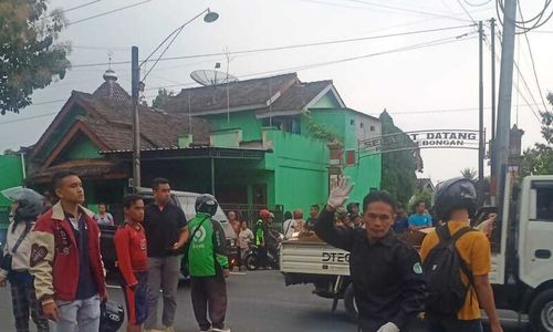 Truk Tronton Tabrak Motor di JLS Salatiga, 2 Karyawan Pabrik Meninggal