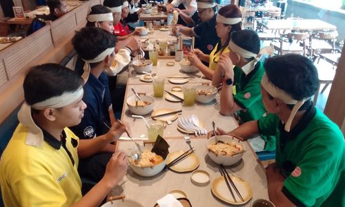 Mangano Sushi Solo Baru Gelar Lomba Makan Ramen, Rekor Tercepat 39 Detik