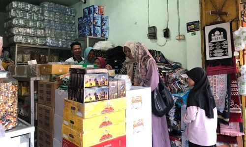 Musim Haji, Sentra Oleh-oleh di Pasar Kliwon Solo Diserbu Pembeli