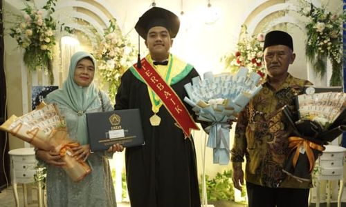 Kisah Ortu Jalan Kaki Sukoharjo-Klaten demi Nazar Anak Wisuda, Sempat Kesasar