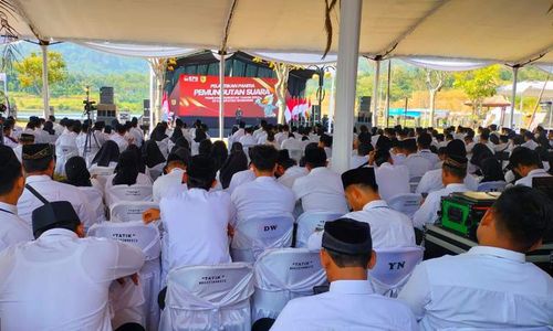 Unik dan Beda, KPU Wonogiri Lantik 882 Orang PPS Pilkada 2024 di Waduk Pidekso