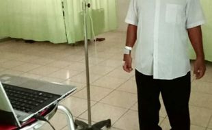 Salut! Anggota PPS Karangasem Klaten Tetap Ikut Pelantikan Meski Dirawat di RS