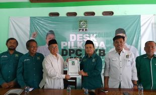 Ketua PMI Sragen Resmi Daftar Cabup PKB