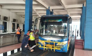 Ramp Check Gabungan di Terminal Tirtonadi Solo, 7 Bus Tidak Laik Jalan