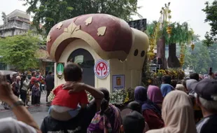 Rosalia Indah Berpartisipasi dalam Parade Mobil Hias Dekranas di Solo