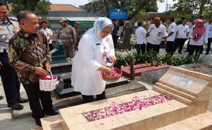 Bupati dan Pejabat ASN Ziarahi Makam Tokoh dan Mantan Bupati Sragen