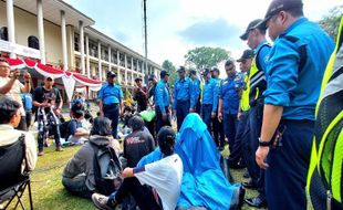 Aksi Demo Mahasiswa UGM Tolak Uang Pangkal Ricuh, Tenda Dibongkar Paksa Petugas