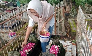 Ziarah ke Makam Leluhur, Untung Wina Sukowati: Mereka Motivasi Saya