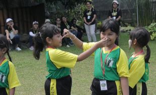 Bentuk Karakter Mandiri, SD Warga Solo Adakan Outing Class Siswa Kelas II