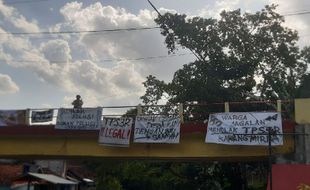 Ratusan Warga Jagalan Demo DLH Jogja, Desak TPS3R Karangmiri Ditutup