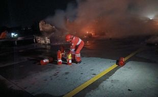 Terjadi Ledakan, Ini Kesaksian Sopir Bus saat Truk Tangki Terbakar di Tol Ngawi