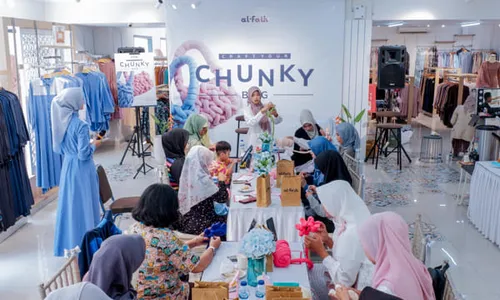 Lebih Dekat dengan Pelanggan, Al Fath Solo Gelar Pelatihan Membuat Chunky Bag