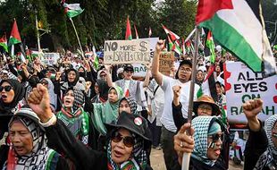 Dukung Palestina, Ribuan Warga Gelar Aksi All Eyes On Rafah di Depan Kedubes AS