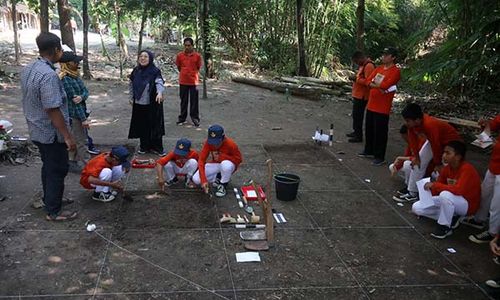 Potret Puluhan Guru dan Siswa Belajar Arkeologi Zaman Prasejarah di Sragen