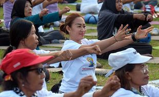 Ratusan Peserta Yoga Bersama di Bali Rayakan Hari Yoga Internasional