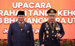 Prabowo Dapat Anugerah Bintang Bhayangkara Utama dari Polri