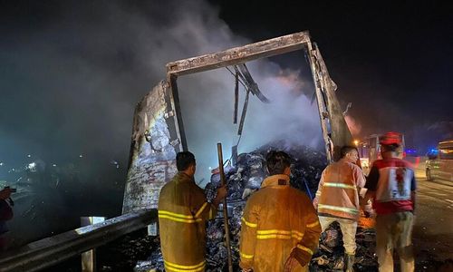 Truk Ekspedisi Paket Ludes Terbakar di Tol Pemalang, Begini Kronologinya