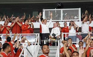 Ekspresi Jokowi Nonton Langsung Laga Timnas Indonesia Vs Filipina di GBK