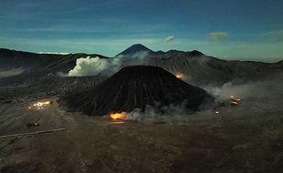 Kebakaran Gunung Batok di Kawasan Bromo