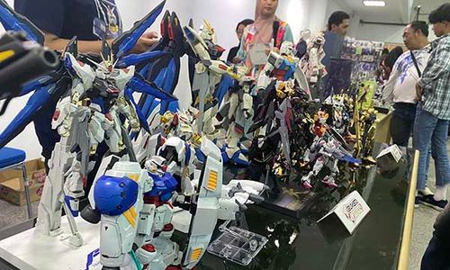 Serunya Kumpul Bareng Komunitas Gundam hingga Beyblade di Griya Solopos