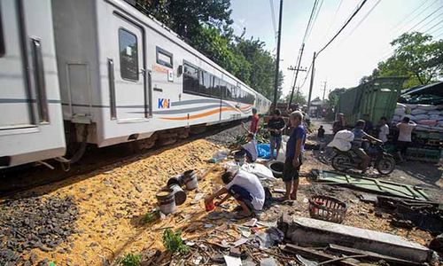 KA Commuter Line Tertemper Truk Angkut Jagung di Sidoarjo, Lokomotif Rusak