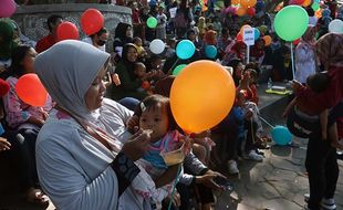 Ratusan Anak Berisiko Stunting Makan Bersama di Taman Balekambang Solo