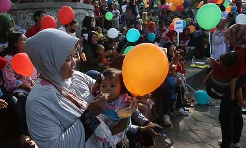 Ratusan Anak Berisiko Stunting Makan Bersama di Taman Balekambang Solo