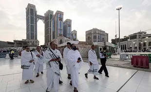 Menag Yaqut Cholil Qoumas Laksanakan Umrah Wajib di Makkah