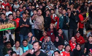 Ragam Ekspresi Warga Nobar Laga Indonesia Vs Filipina di Depan Balai Kota Solo