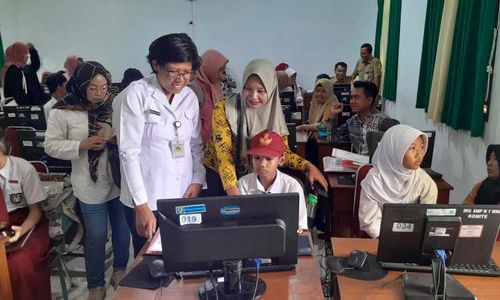 PPDB SMP Wonogiri Dibuka Online, Ortu Tetap Berbondong-bondong ke Sekolah