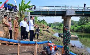 Jokowi Tinjau Program Pompanisasi untuk Pertanian di Klaten dan Karanganyar