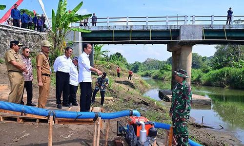 Jokowi Tinjau Program Pompanisasi untuk Pertanian di Klaten dan Karanganyar