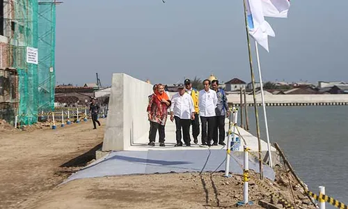 Jokowi Tinjau Proyek Tanggul Rob dan Penataan Kampung Nelayan di Semarang