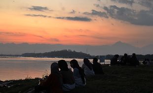 Menikmati Sunset di Tepi Rawa Jombor Klaten, Tempat Nongkrong Anak Senja