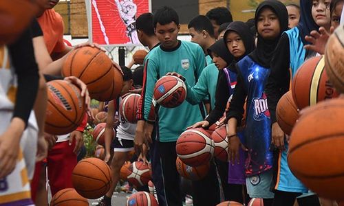 Dribble Bola Basket Peserta Terbanyak di Kota Madiun Pecahkan Rekor Muri