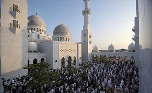 Ribuan Umat Islam Laksanakan Salat Iduldha di Masjid Sheikh Zayed Solo