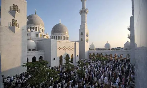 Ribuan Umat Islam Laksanakan Salat Iduldha di Masjid Sheikh Zayed Solo