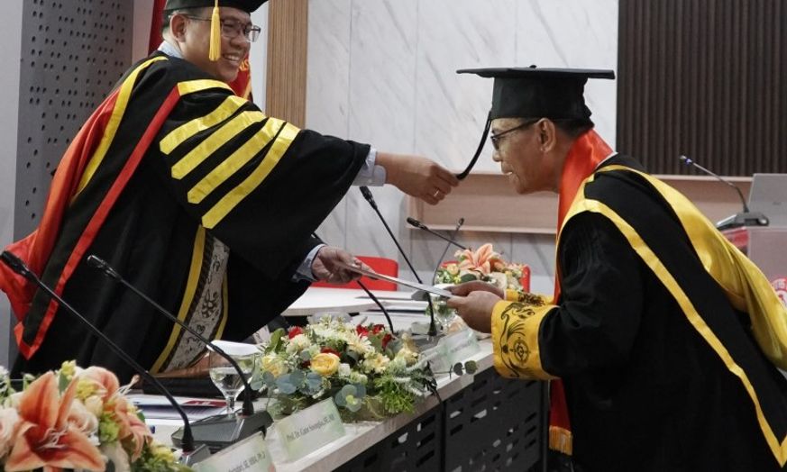 2 Doktor Baru di FEB UKSW Raih Predikat Sangat Memuaskan