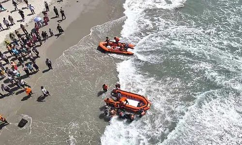 Basarnas Evakuasi Wisatawan Tenggelam di Pantai Taipa Konawe Utara